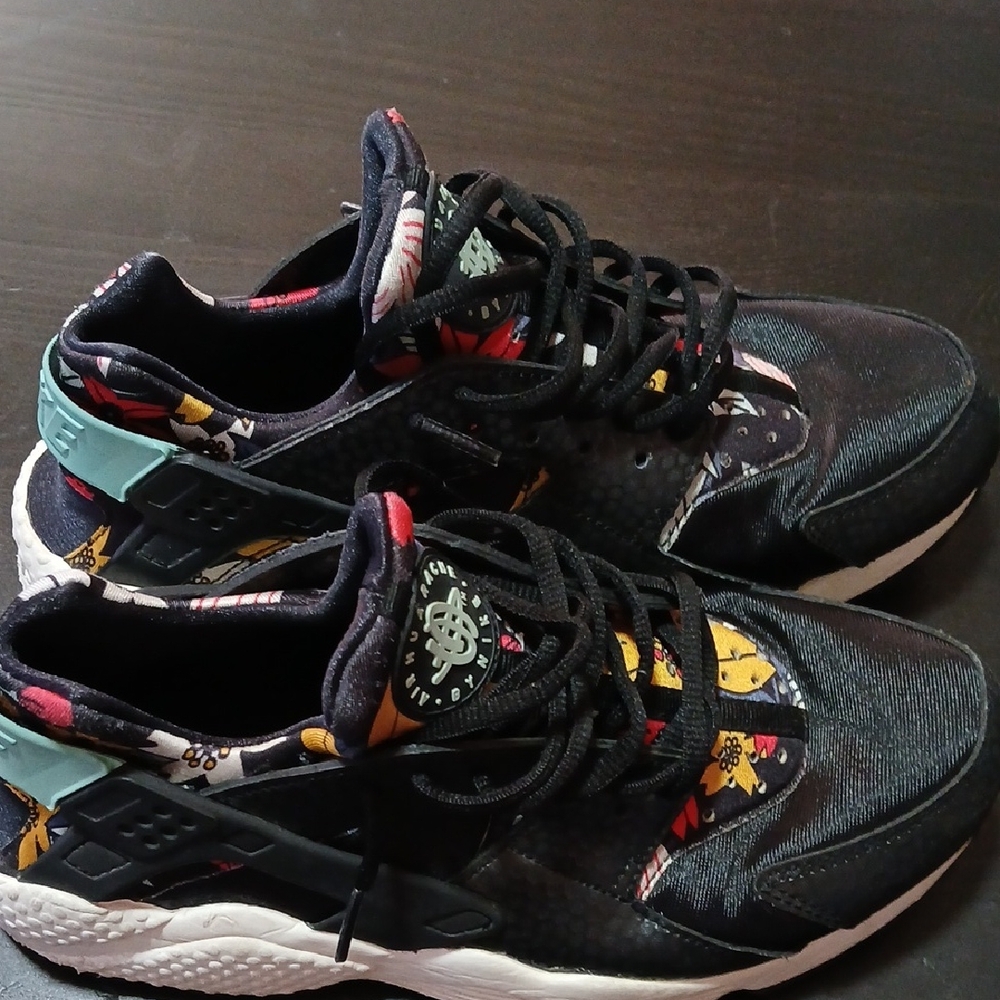 Nike Black and Yellow Interior Labeled Sneaker